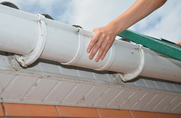 Gutter Reattachment in Northville